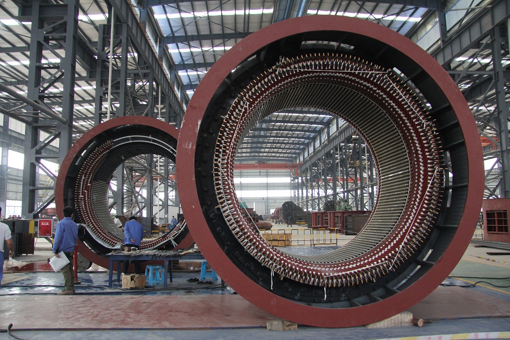 發(fā)電機(jī)定子正在下線 發(fā)電機(jī)定子正在下線